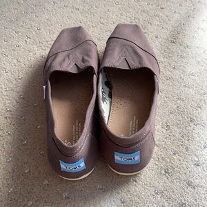 Toms